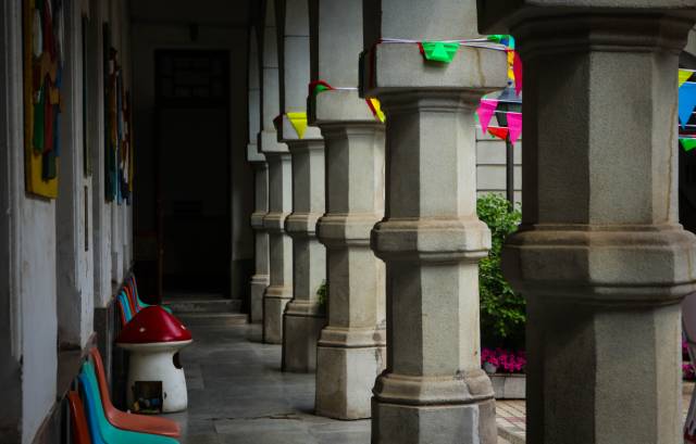 这张照片值钱了！谁都见过！赶紧回家翻