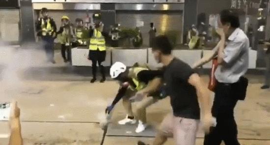 还真有香港暴徒给美国*威示**者传授经验…