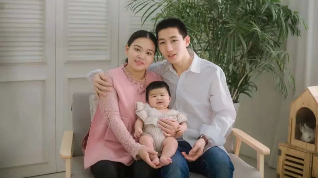 军娃对军爸的想念,军娃在军营唱我的爸爸