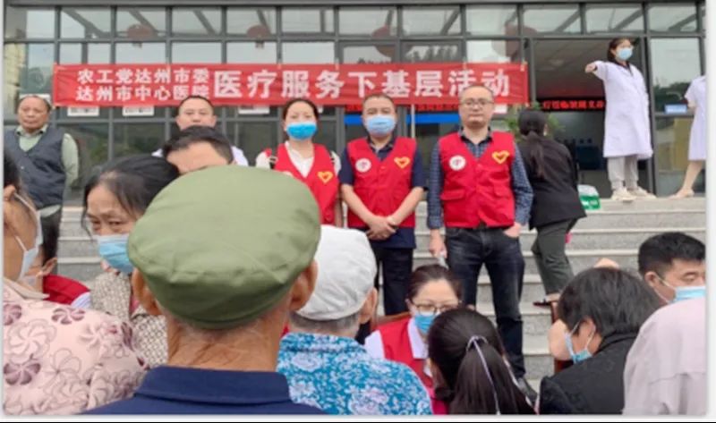 送医上门解民忧暖人心,送医下基层温暖进农家