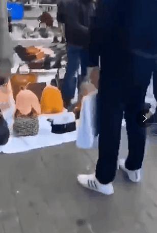 朋友圈画风突变!“黑人朋友”代购乱入?摆地摊卖LV、GUGGI?