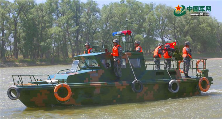 初夏，额河卫士这样在额尔齐斯河畔进行边境巡护