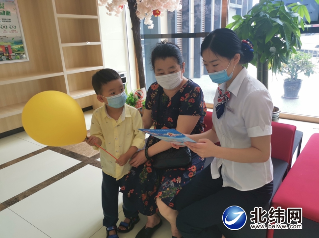 快乐童年快乐成长诗歌,快乐童年书香相伴