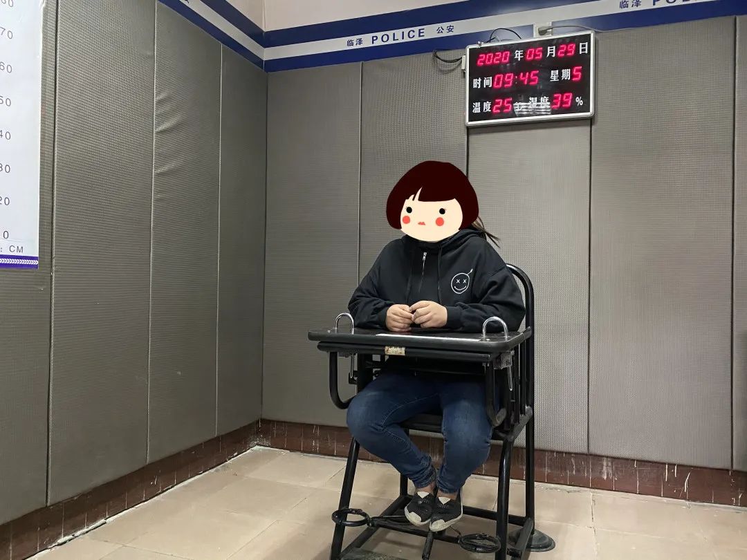 漂亮空姐被警察抓,漂亮空姐报案