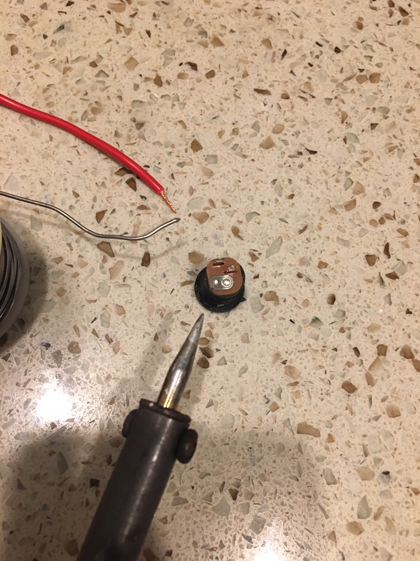 旧电瓶自制夜钓电源,旧电瓶变废为宝