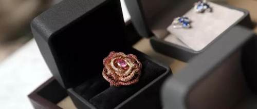 警惕！微信朋友圈“7不晒”：快去查查，晒了赶紧删掉