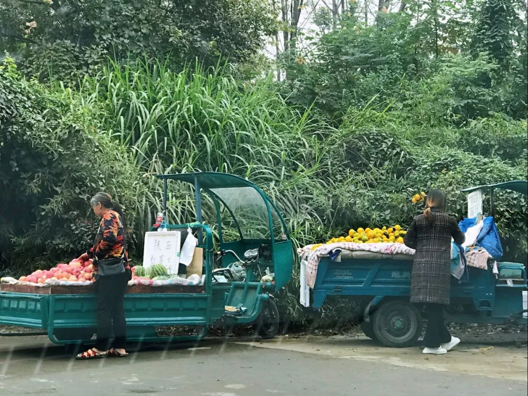 在菜市场怎么样才能摆好地摊,地摊在哪里摆好