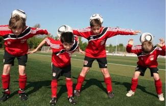 如何说服父母让自己去踢足球,父母怎么支持孩子