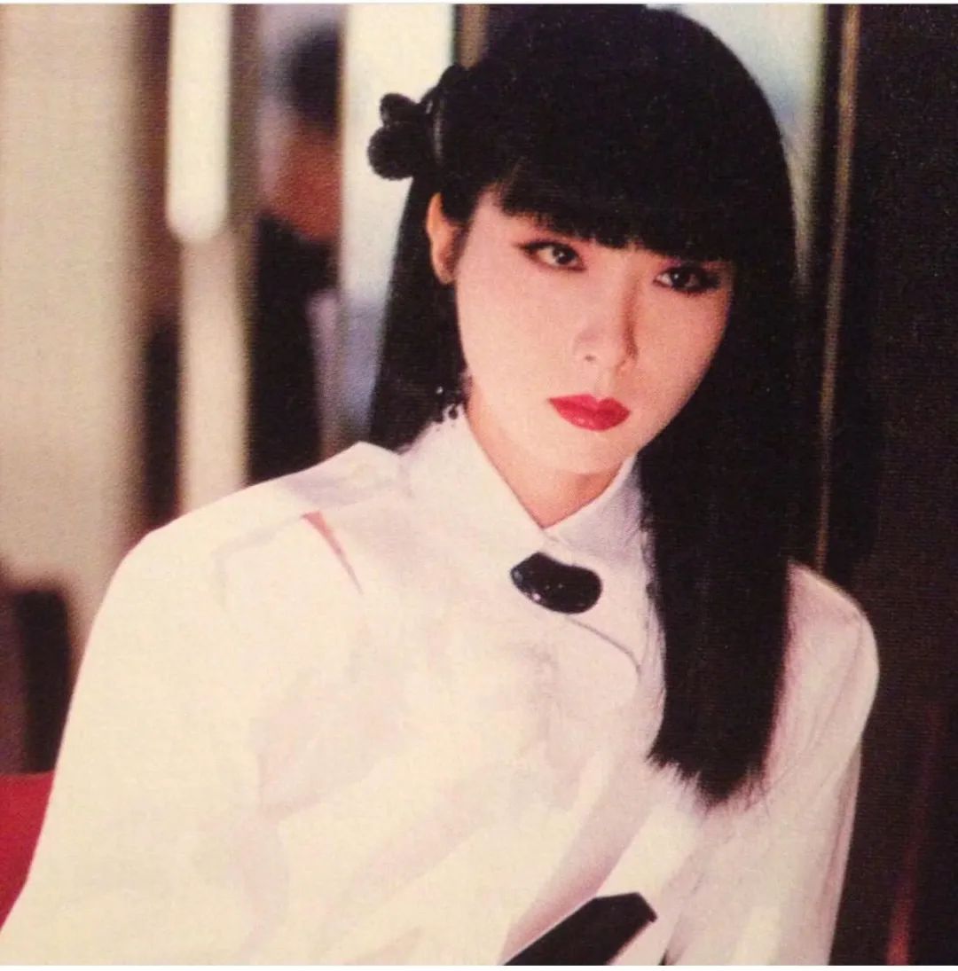 22岁出道，28岁成YSL宠儿，意外逝世13年，她仍是资生堂最爱的第一美人...
