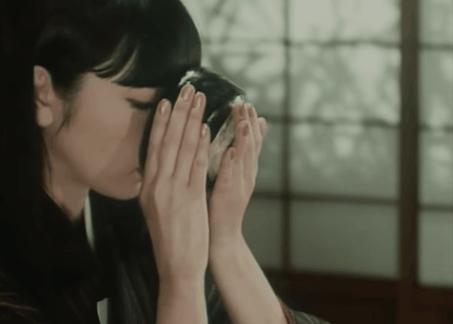 22岁出道，28岁成YSL宠儿，意外逝世13年，她仍是资生堂最爱的第一美人...