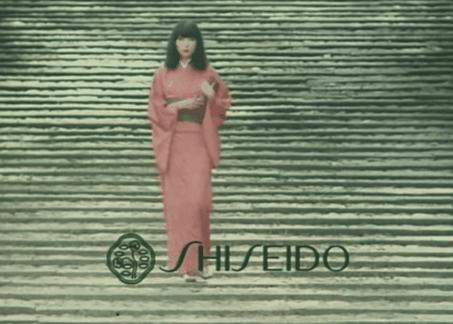 22岁出道，28岁成YSL宠儿，意外逝世13年，她仍是资生堂最爱的第一美人...