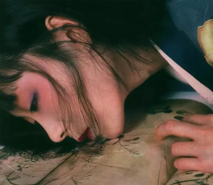 22岁出道，28岁成YSL宠儿，意外逝世13年，她仍是资生堂最爱的第一美人...