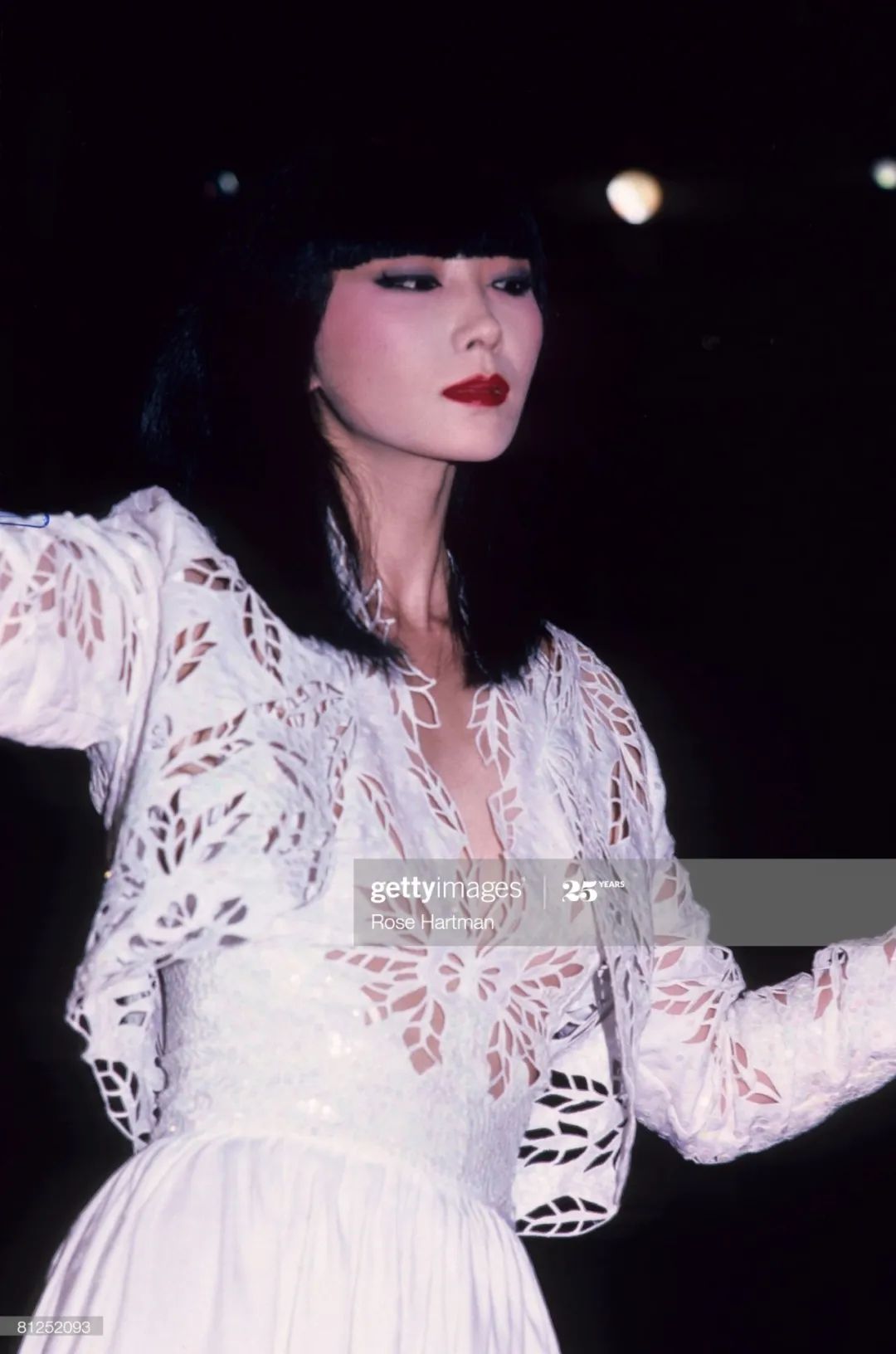 22岁出道，28岁成YSL宠儿，意外逝世13年，她仍是资生堂最爱的第一美人...