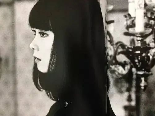 22岁出道，28岁成YSL宠儿，意外逝世13年，她仍是资生堂最爱的第一美人...