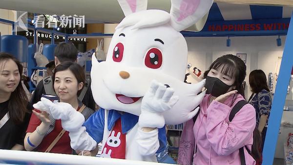 “大白兔”冷饮店亮相步行街国潮经典再次席卷