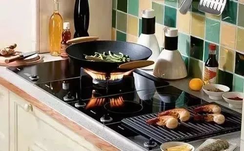 冰箱老是突然嘭的一声会爆炸吗,冰箱会爆炸几率有多大