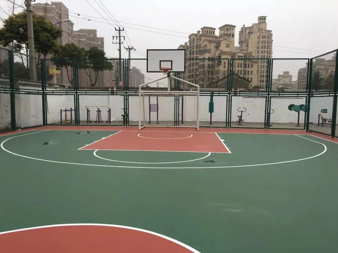 松江免费羽毛球场地,打篮球找不到场地