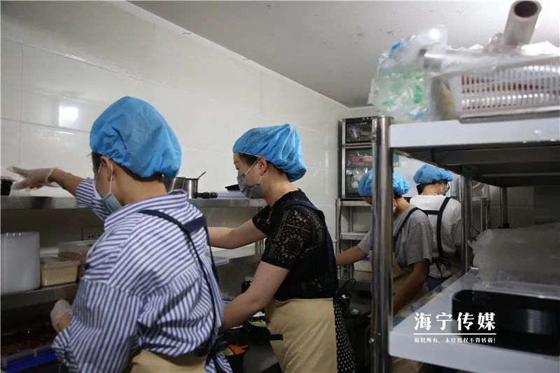 27岁姑娘开店胖40斤,27岁姑娘卖美食胖了40斤