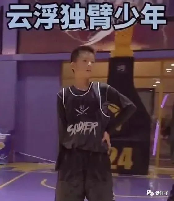 易建联和库里视频,易建联评价独臂少年回应库里