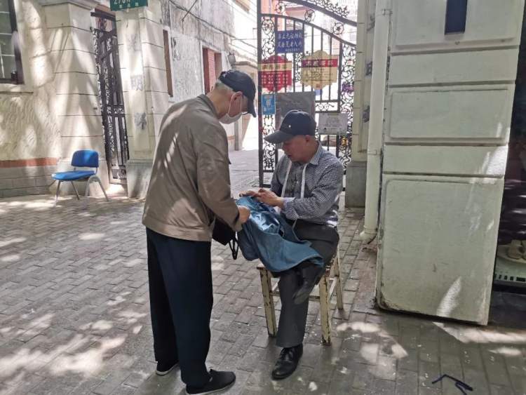 裁缝行业的发展,裁缝这个职业以后吃香吗