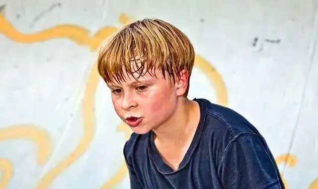 老中医教你一阵一阵出汗怎么办,老中医治疗出汗