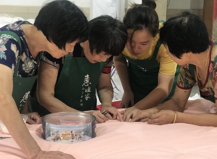 棉花被与蚕丝被哪个好,棉花被跟蚕丝被哪个好