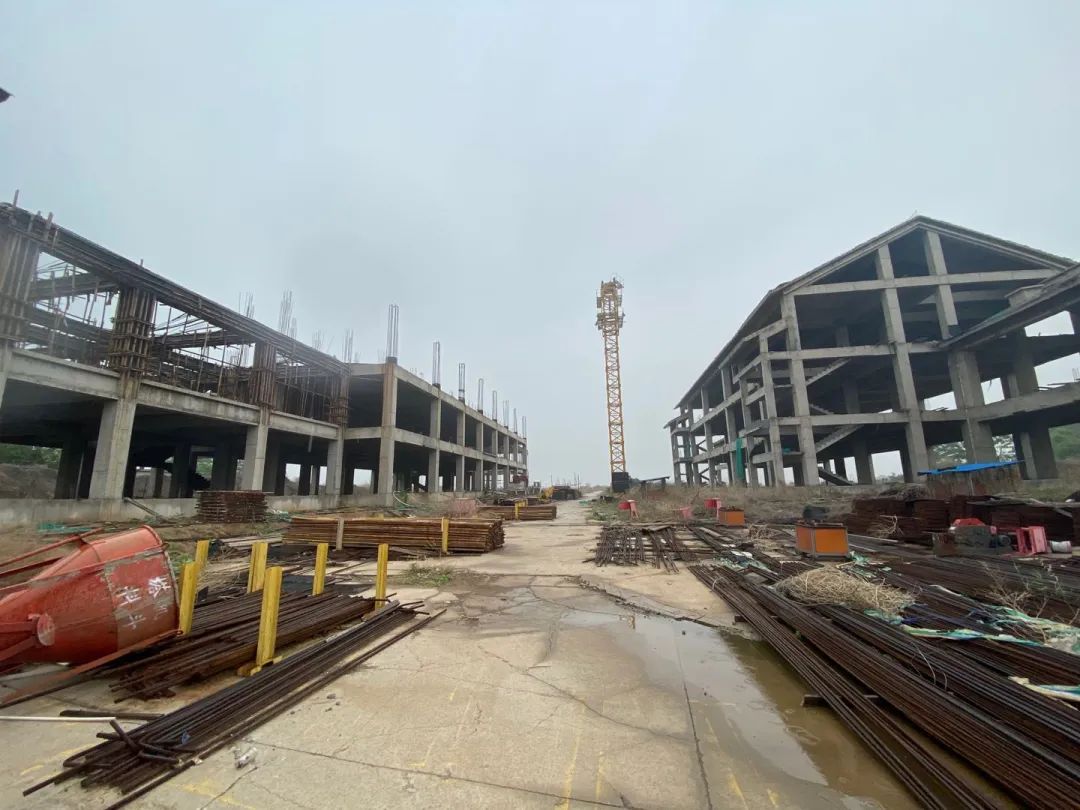 邢台一乡村中学烂尾4年，学生被迫迁出借读、生源流失