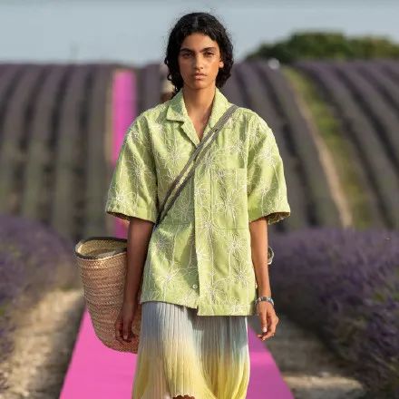 周雨彤祛痘神器,周雨彤的泪沟神器