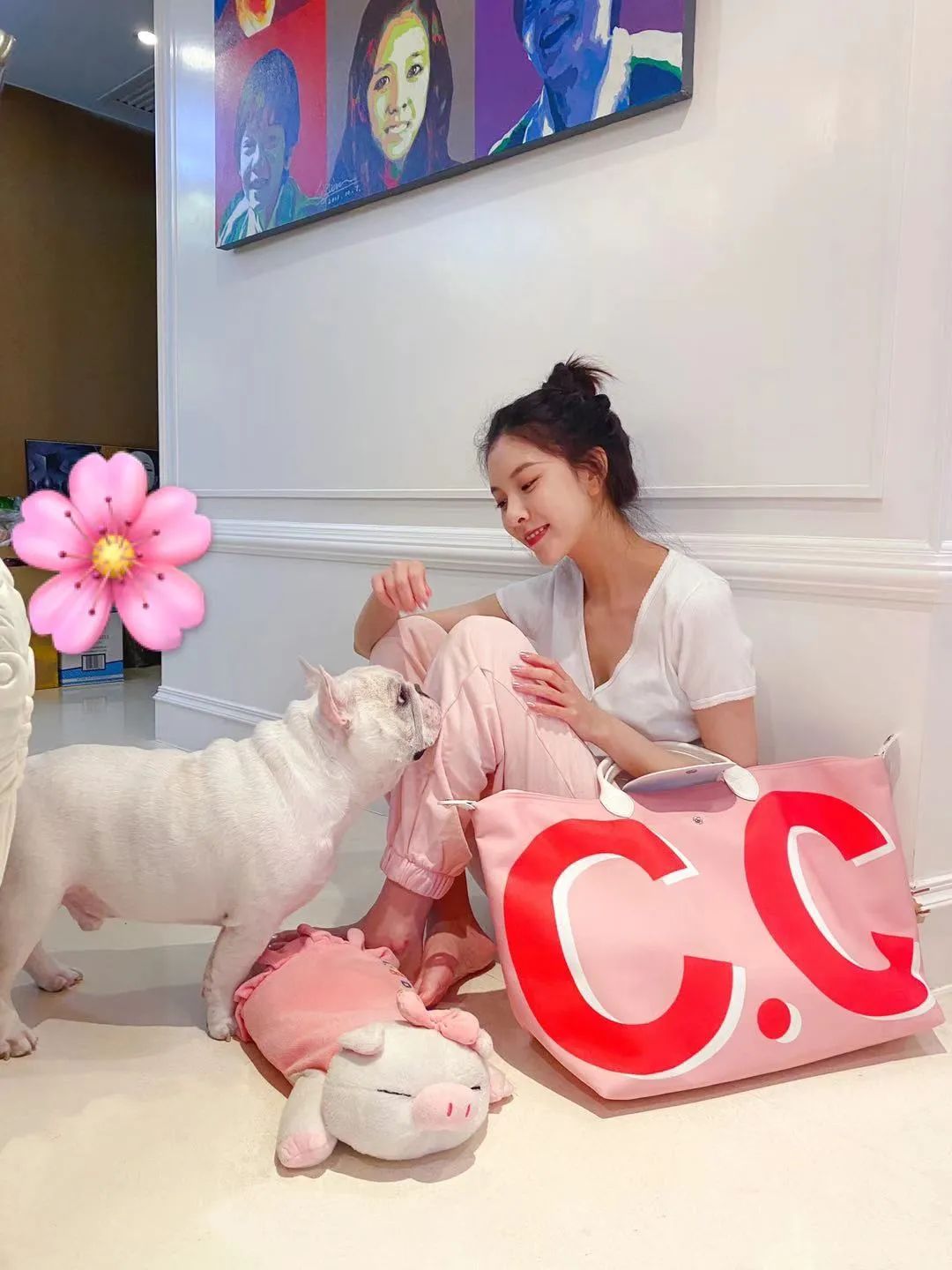 这款让明星们爱不释手的包袋,新的联名对象——是你