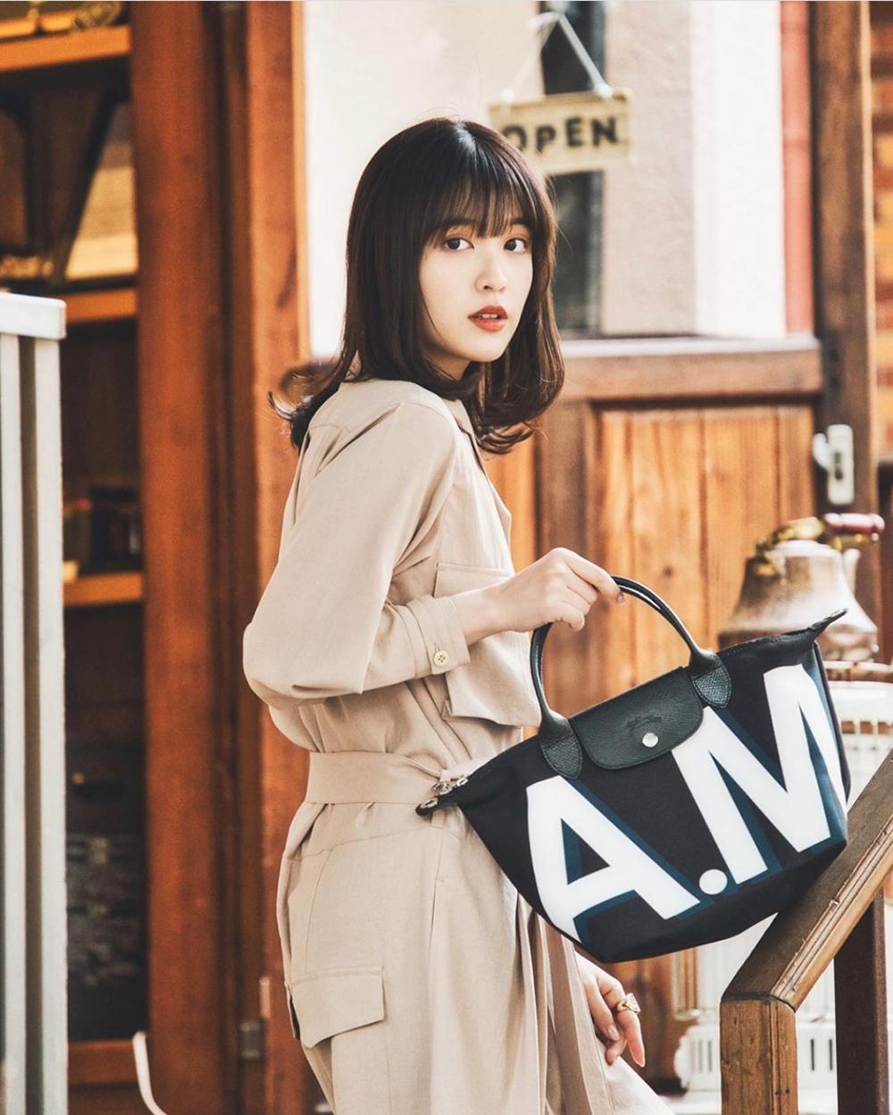 这款让明星们爱不释手的包袋,新的联名对象——是你