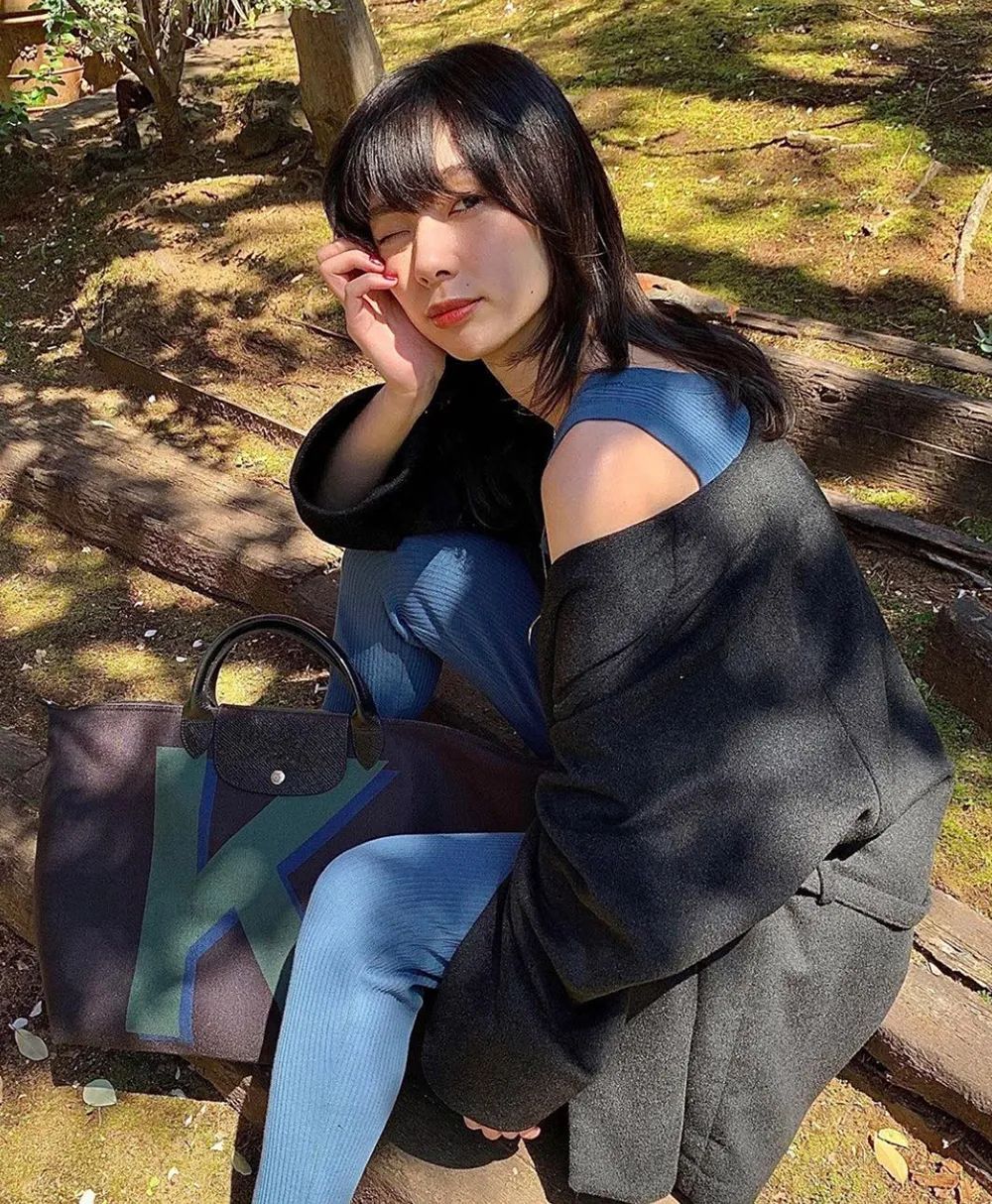 这款让明星们爱不释手的包袋，新的联名对象——是你