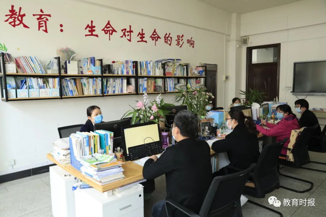 收取“防疫费”、筹钱买空调……家委会风波又起，问题出在哪？