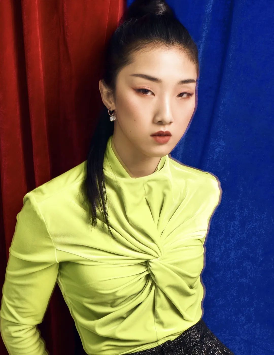 开完双眼皮为什么要往上看,开过的双眼皮可以再埋线吗