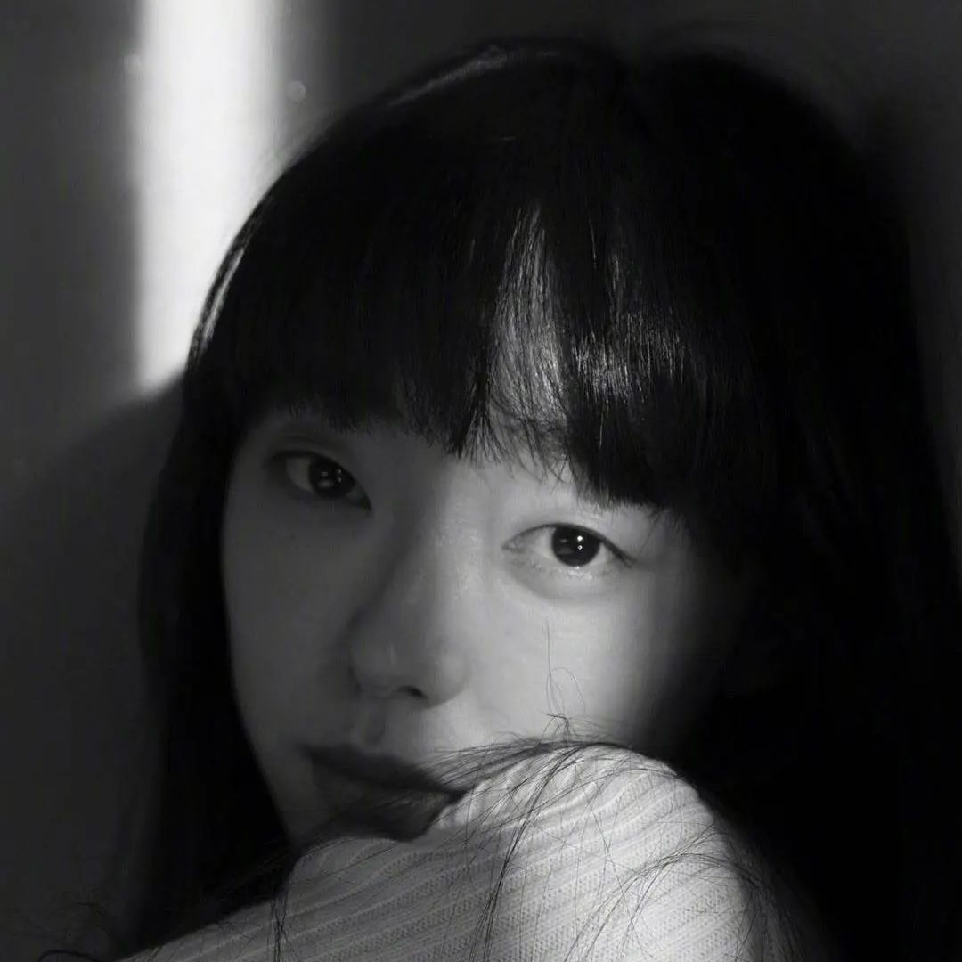 开完双眼皮为什么要往上看,开过的双眼皮可以再埋线吗