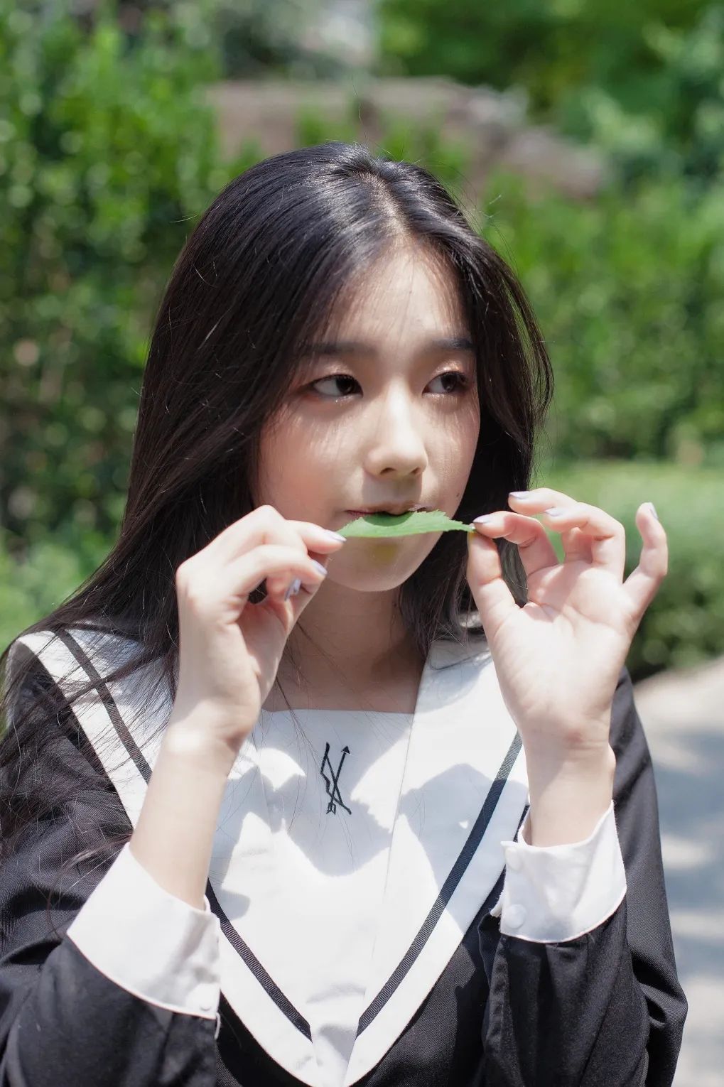 开完双眼皮为什么要往上看,开过的双眼皮可以再埋线吗