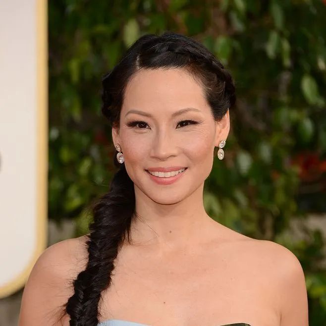 开完双眼皮为什么要往上看,开过的双眼皮可以再埋线吗