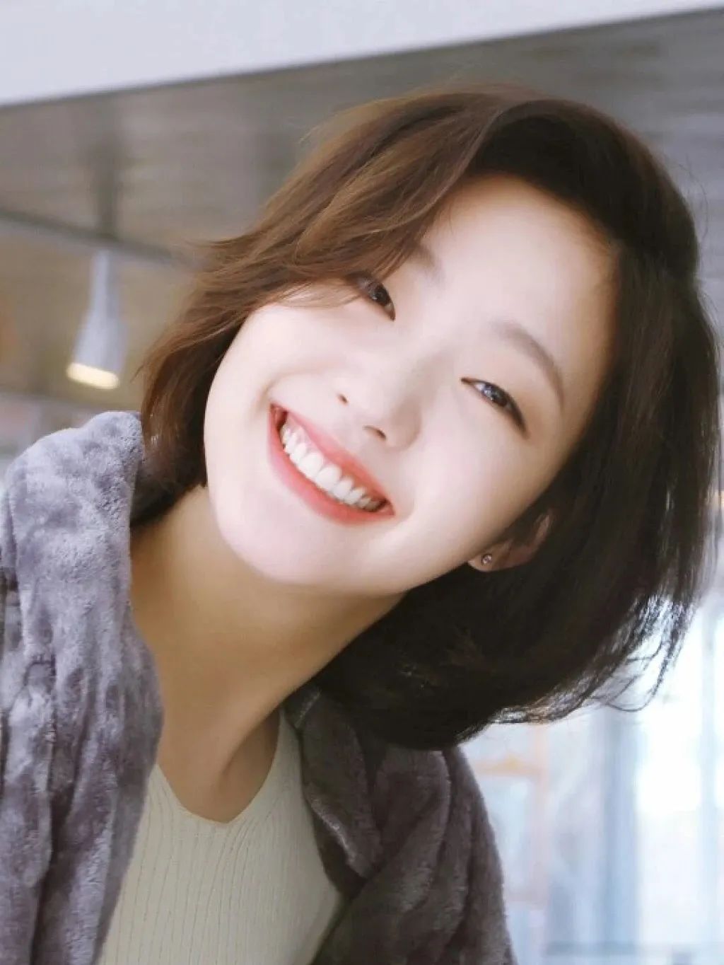 开完双眼皮为什么要往上看,开过的双眼皮可以再埋线吗