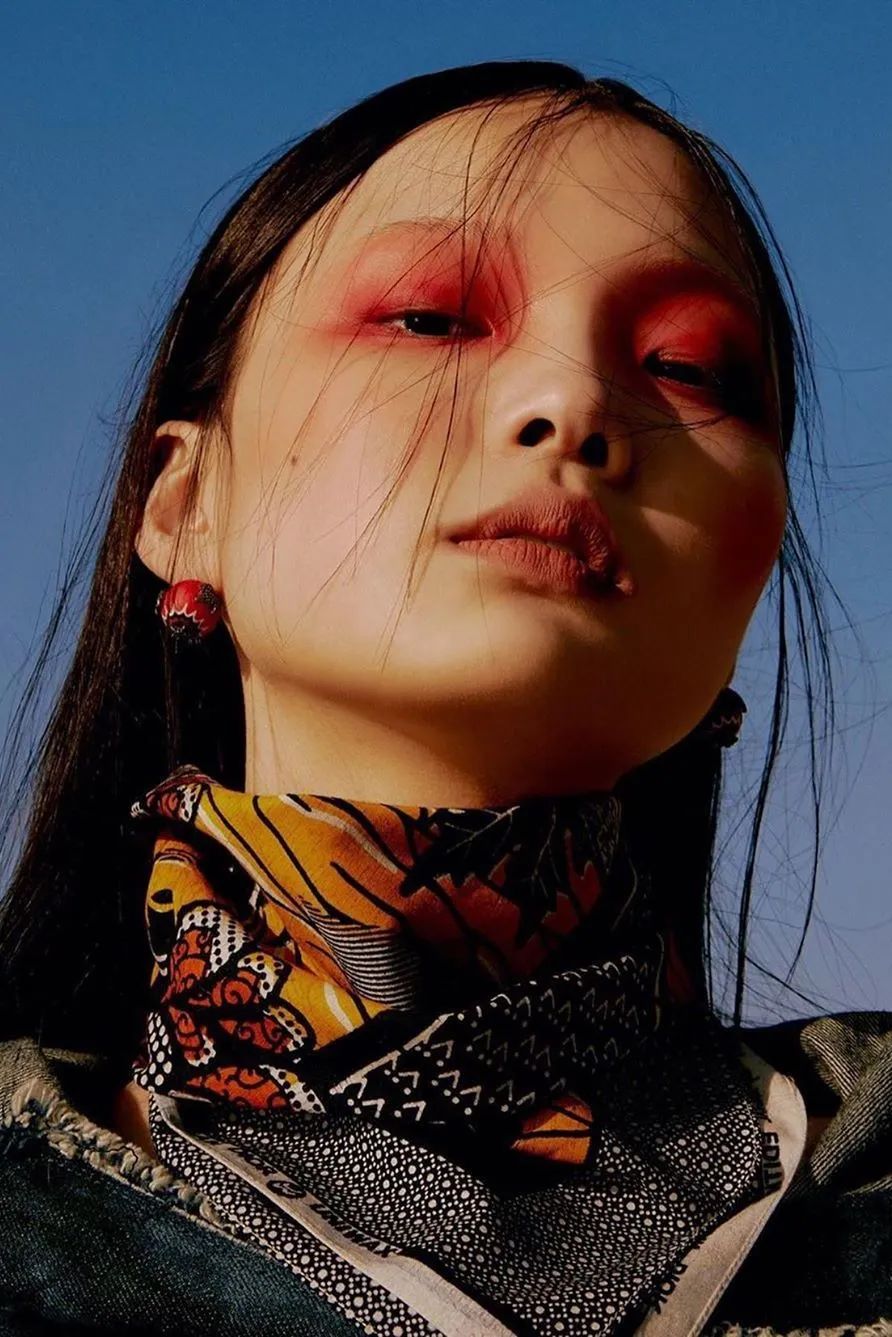 开完双眼皮为什么要往上看,开过的双眼皮可以再埋线吗