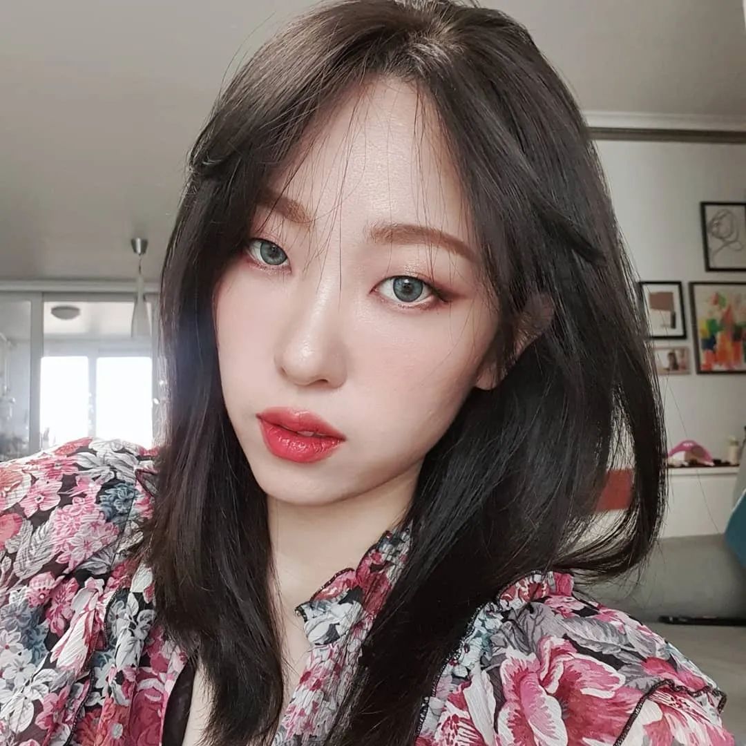 开完双眼皮为什么要往上看,开过的双眼皮可以再埋线吗