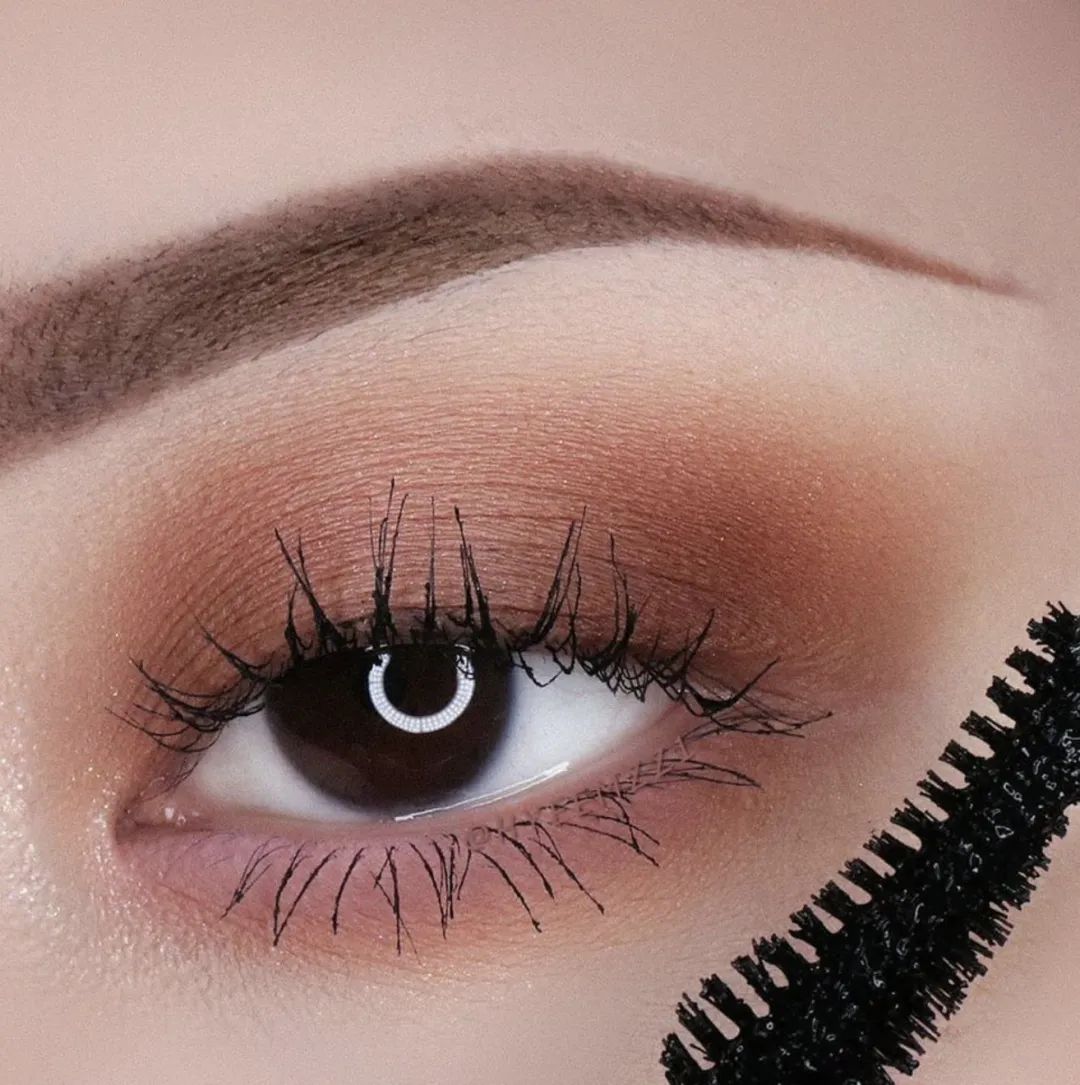 开完双眼皮为什么要往上看,开过的双眼皮可以再埋线吗