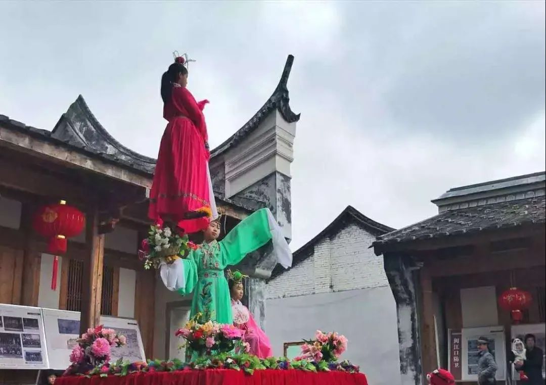 一起去拍最美的婚纱照,秋天拍最美婚纱照