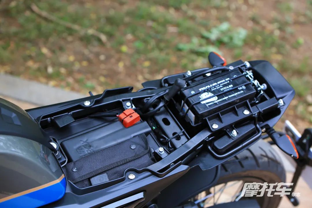 比亚乔liberty150车评,阿普利亚pagani150最帅改装