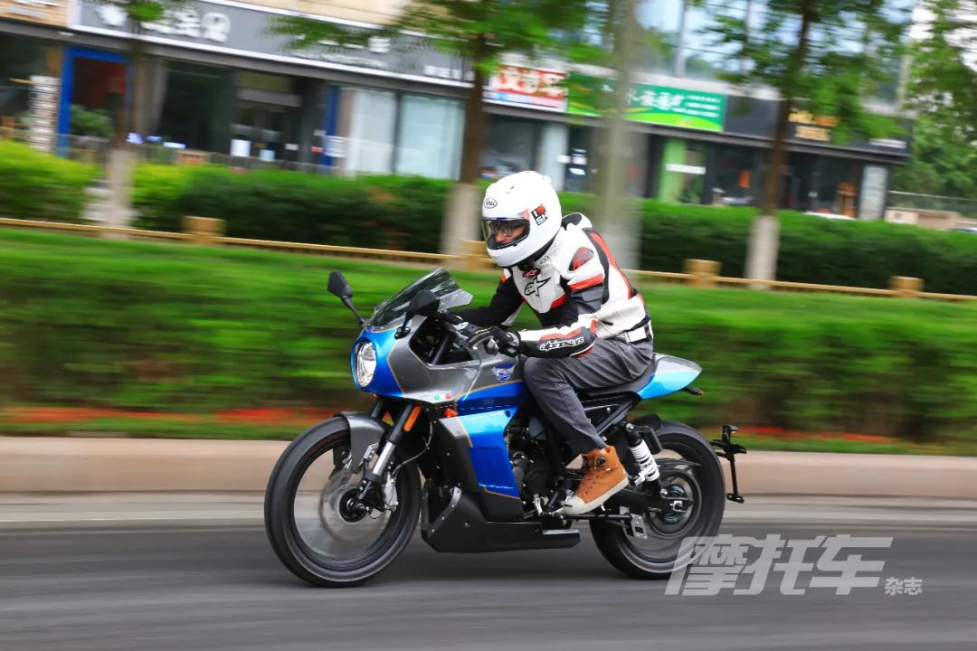 比亚乔liberty150车评,阿普利亚pagani150最帅改装