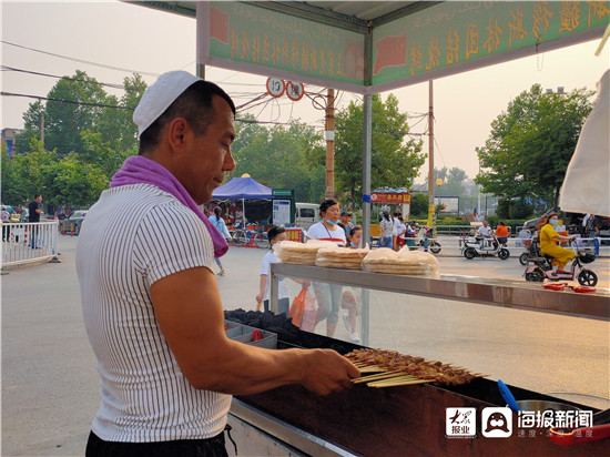 夜淄博体验记|南定小巷里,天南地北的摆摊人