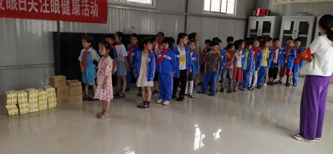 开启“AI”模式，凤泉蓝天医院视力检测进校园！