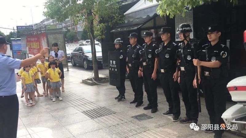 宝宝乐幼儿社会活动——参观警察叔叔的“家”！