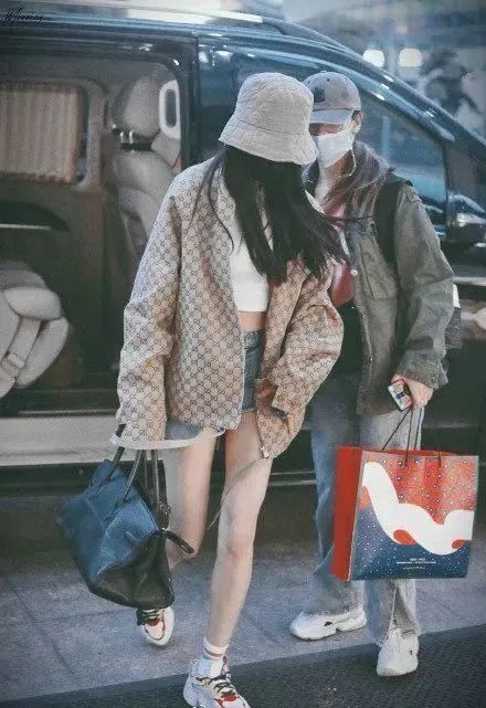 被刷屏的网红女孩,被霸屏的女孩