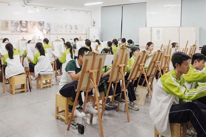 高中里难寻的“小班化教学”，学军中学这家新“分号”实现了