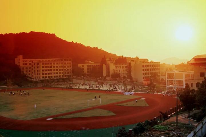 高中里难寻的“小班化教学”，学军中学这家新“分号”实现了