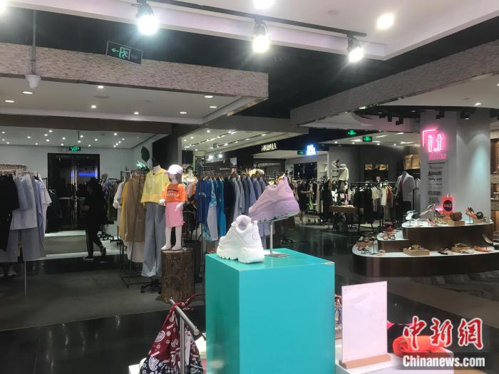 邱淑贞也带不动！“潮流鼻祖”I.T年亏7亿，前浪咋就翻了船？